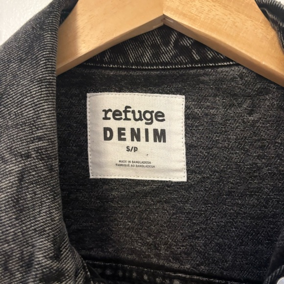 Refuge Denim | Cropped Denim Jacket - Picture 5 of 5